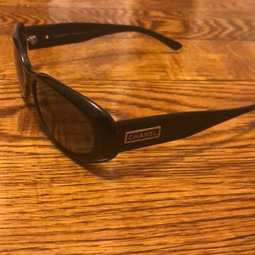 Vintage Chanel sunglasses (with Chanel case)